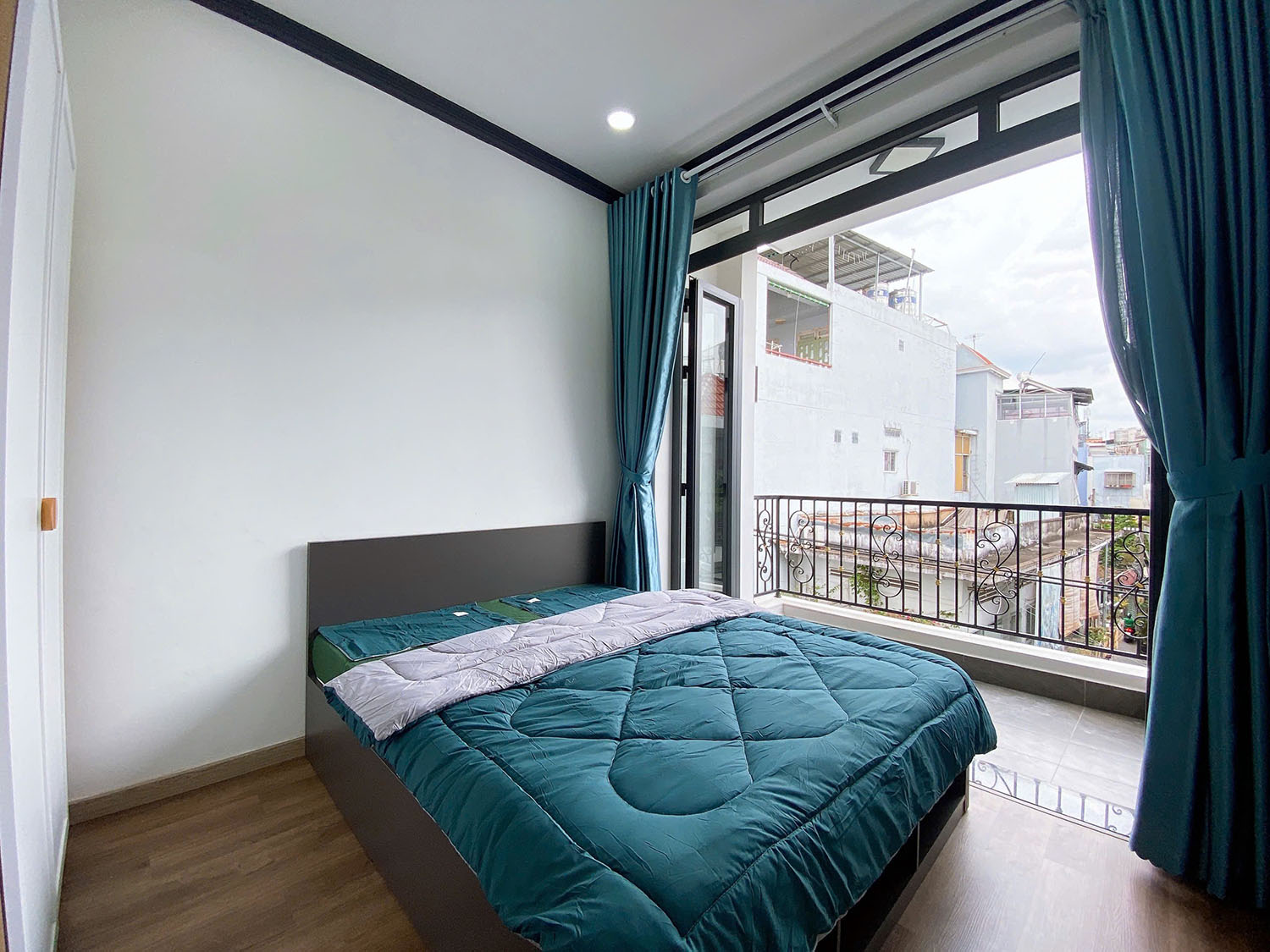 Nhà phố 2 lầu, sân thượng (3,5mx17m) gồm mặt bằng k.doanh và 6 phòng d.vụ Đường Nguyễn Thanh Tuyền